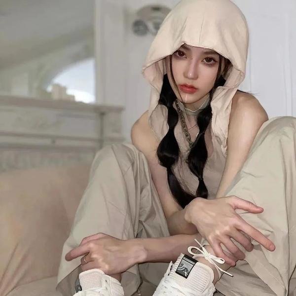 裸男歌唱